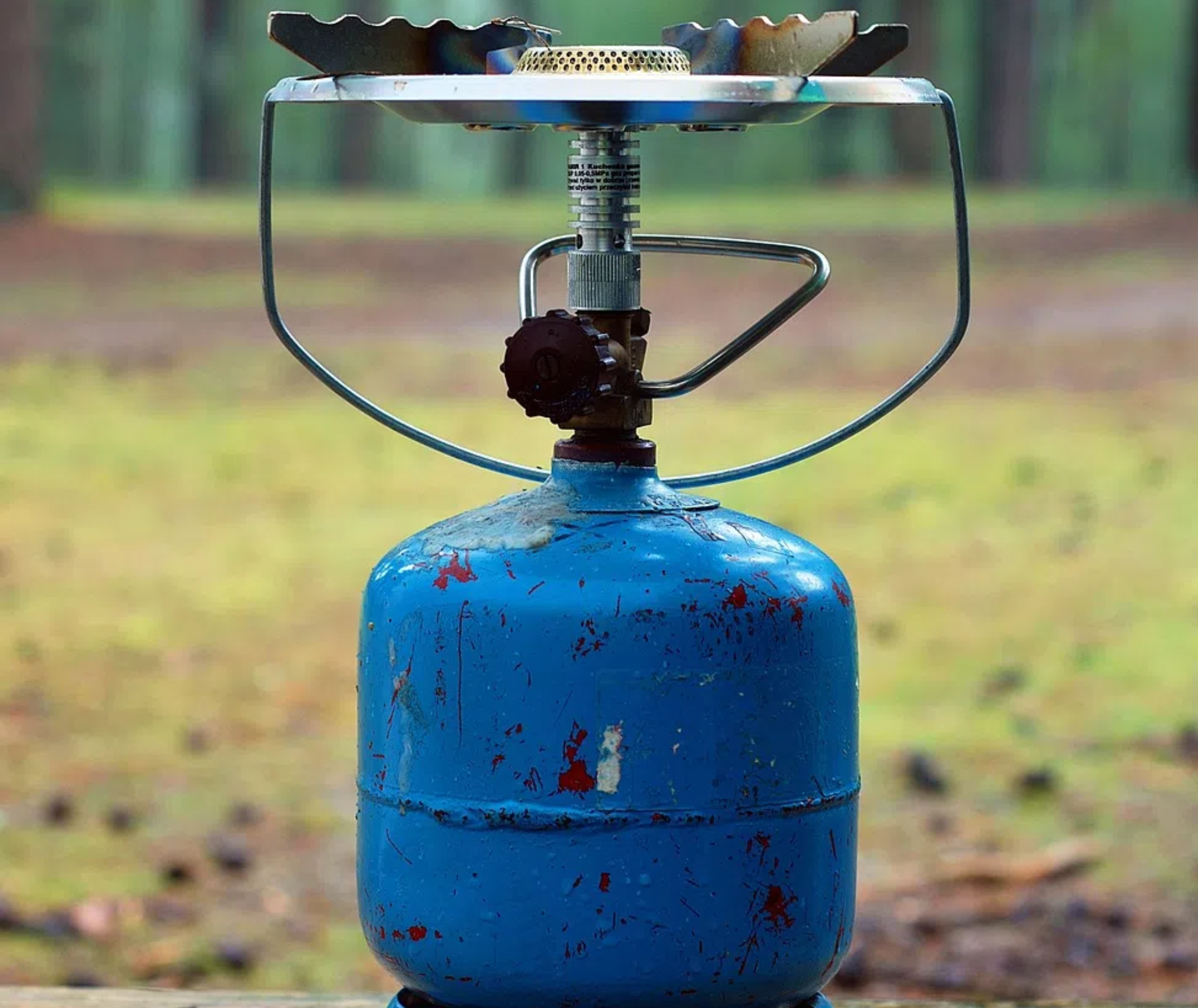 What gas is in the liquefied gas cylinder?